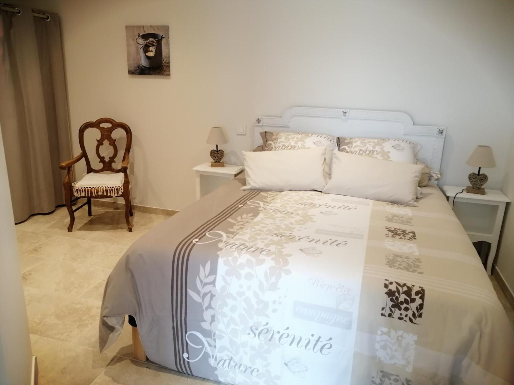 Gites Lou Limbert Valensole Esterno foto